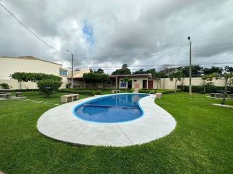 Se vende espaciosa casa con patio en condominio de San Francisco de Heredia 24-464