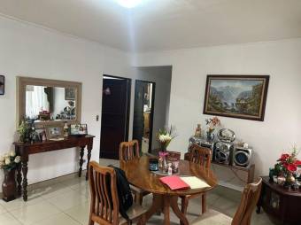 Se vende espaciosa casa con patio en condominio de San Francisco de Heredia 24-464