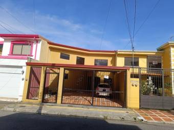 Se vende hermosa y  espaciosa casa con patio en residencial de San Pablo de Heredia 24-286