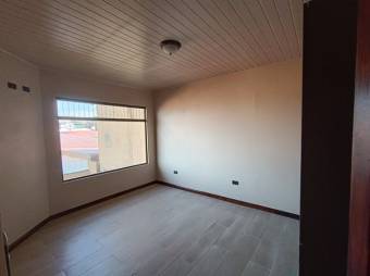 Se vende hermosa y  espaciosa casa con patio en residencial de San Pablo de Heredia 24-286