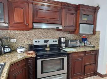 Se vende espaciosa casa para inversión en San Antonio de Belén 23-1382 