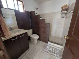 Se vende espaciosa casa con patio en condómino de San pablo de Heredia 23-1911