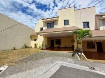 Se vende espaciosa casa con patio en condómino de San pablo de Heredia 23-1911