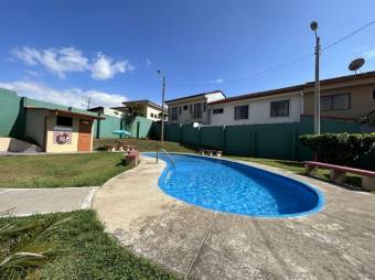 Se vende espaciosa casa con terraza en condominio de San Francisco de Heredia 23-1910