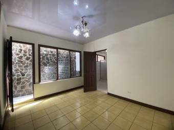 Se vende espaciosa casa con amplio jardín en San Juan de Santa Barbara 24-1106 