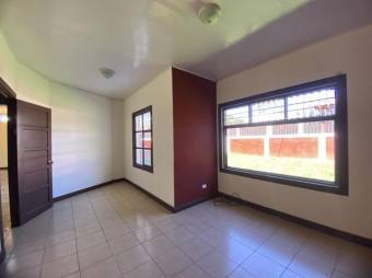 Se vende espaciosa casa con amplio jardín en San Juan de Santa Barbara 24-1106 