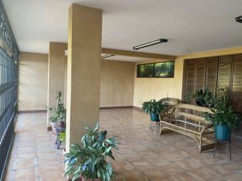 Se vende casa con lote de casi 6000m2 en Angeles de San Rafael 24-1120