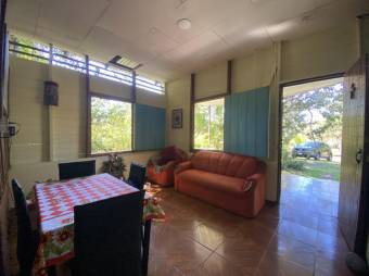 Se vende casa con gran lote de mas de 3000m2 en San Mateo de Alajuela 24-1104