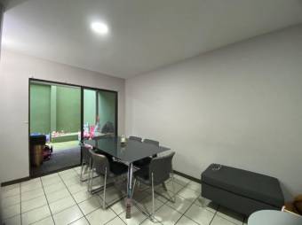 Se vende espaciosa casa en Alajuelita de San José 24-1046 