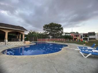 Se vende espaciosa casa en Alajuelita de San José 24-1046 