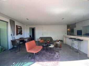 Se vende moderno y espacioso apartamento en Piedades de Santa Ana 23-1453