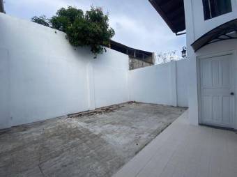 Se vende espaciosa casa con patio en Anselmo Llorente de Tibás 23-50 