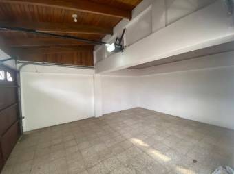 Se vende espaciosa casa con patio en Anselmo Llorente de Tibás 23-50 