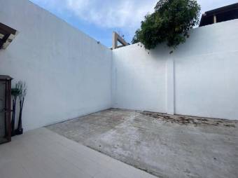 Se vende espaciosa casa con patio en Anselmo Llorente de Tibás 23-50 