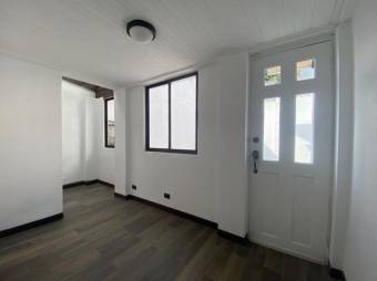 Se vende espaciosa casa con patio en Anselmo Llorente de Tibás 23-50 