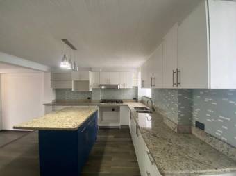 Se vende espaciosa casa con patio en Anselmo Llorente de Tibás 23-50 