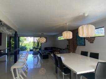 se vende espaciosa casa con terraza en condominio de San Rafael de Escazú 23-1956