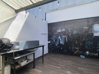 se vende espaciosa casa con terraza en condominio de San Rafael de Escazú 23-1956