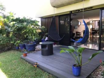 se vende espaciosa casa con terraza en condominio de San Rafael de Escazú 23-1956