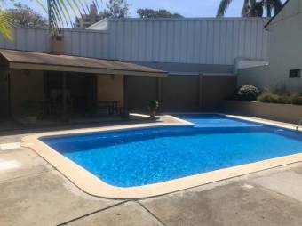 se vende espaciosa casa con terraza en condominio de San Rafael de Escazú 23-1956