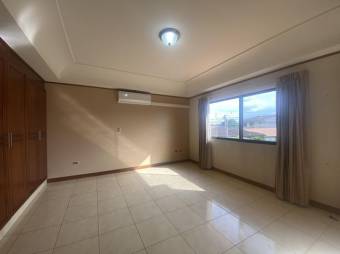 se vende espaciosa casa con patio y terraza en Desamparados de Alajuela 23-3063