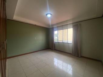 se vende espaciosa casa con patio y terraza en Desamparados de Alajuela 23-3063