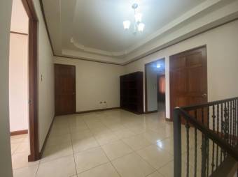 se vende espaciosa casa con patio y terraza en Desamparados de Alajuela 23-3063