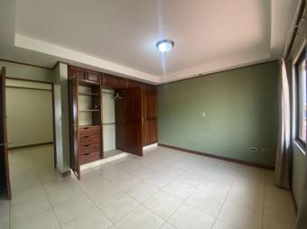 se vende espaciosa casa con patio y terraza en Desamparados de Alajuela 23-3063