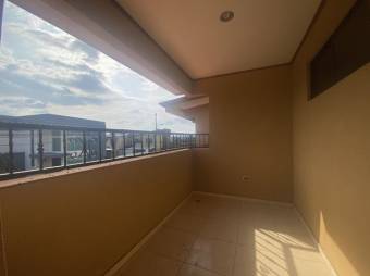 se vende espaciosa casa con patio y terraza en Desamparados de Alajuela 23-3063