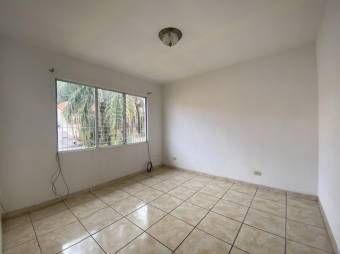 Se vende espaciosa casa con patio en Pozos de Santa Ana 23-2987