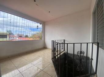 Se vende espaciosa casa con patio en Pozos de Santa Ana 23-2987