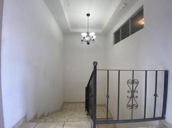 Se vende espaciosa casa con patio en Pozos de Santa Ana 23-2987