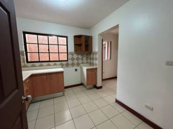 Se vende casa para inversión en condominio de San Francisco de Heredia 23-3305