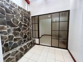 Se vende casa para inversión en condominio de San Francisco de Heredia 23-3305