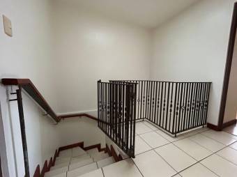 Se vende casa para inversión en condominio de San Francisco de Heredia 23-3305