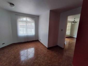 Se vende amplia y moderna casa con patio en San Francisco de Heredia 23-143