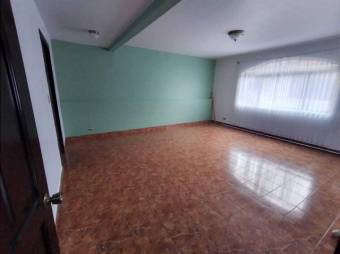 Se vende amplia y moderna casa con patio en San Francisco de Heredia 23-143