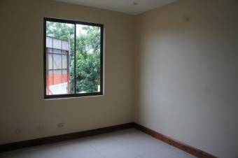 Se vende hermosa casa de lujo con patio y terraza en condominio de San Antonio de Belén 23-1859