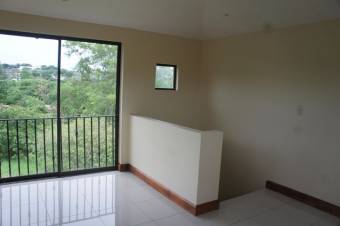 Se vende hermosa casa de lujo con patio y terraza en condominio de San Antonio de Belén 23-1859