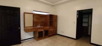 Se vende espaciosa casa en condominio de San Francisco de Heredia 23-3282