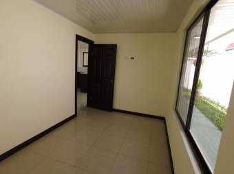 Se vende propiedad con 2 espaciosas casas en Santiago de San Rafael 24-148