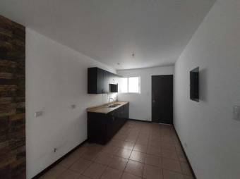 Se alquila espacioso apartamento frente a Hospital metropolitano en Pozos de Santa Ana 24-1126