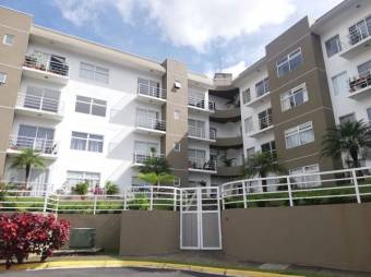 Se vende espacioso apartamento con balcón en San Pedro de Montes de Oca 24-1146