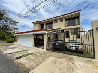 Se vende hermosa casa con patio en San Antonio de Belén 22-2713