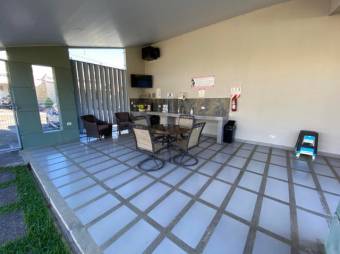 Se vende espaciosa casa con patio y terraza en condómino de San Pablo de Heredia 24-168