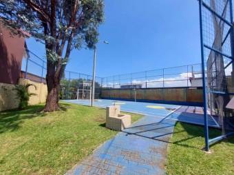 Se vende espaciosa casa en condominio de San Francisco de Heredia 24-453