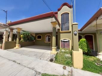 Se vende espaciosa casa en condominio de San Francisco de Heredia 24-453