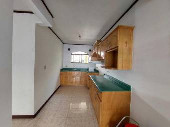 Se vende espaciosa casa en condominio de San Francisco de Heredia 24-453