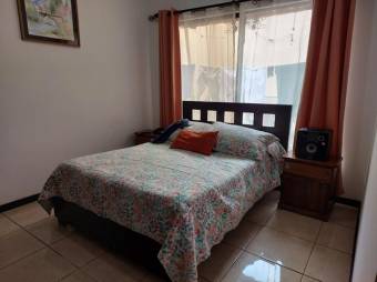 Se vende propiedad con 2 apartamentos en mercedes de Heredia 24-479