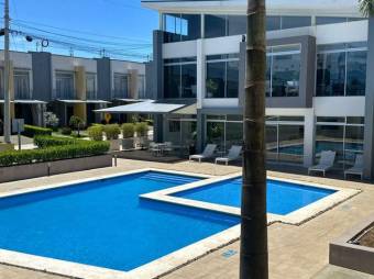 Se vende espaciosa casa en lindo condominio de San Pablo de  Heredia 24-998